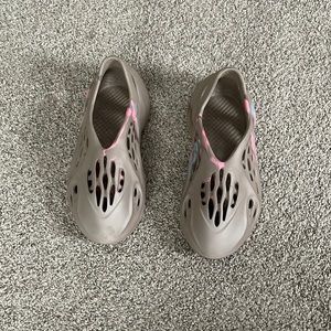 yeezy shoes size 8.5 mens, 10 in women’s